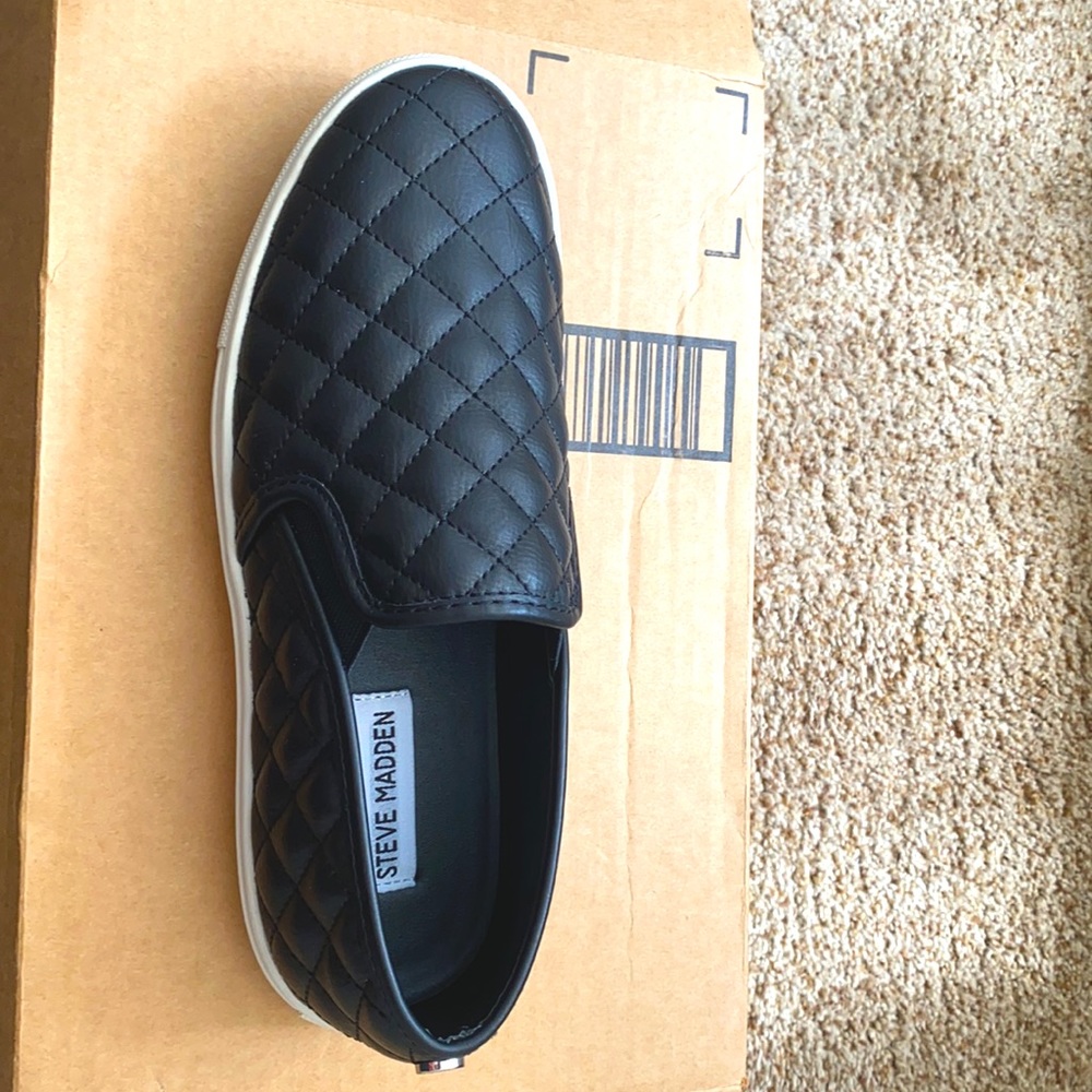 Steve Madden women’s shoes 8.5 never worn more for narrow feet.